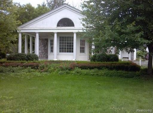 18231 Beverly Road Franklin, MI 48025 - Photo 1 of 7 574252409 Front view.JPG