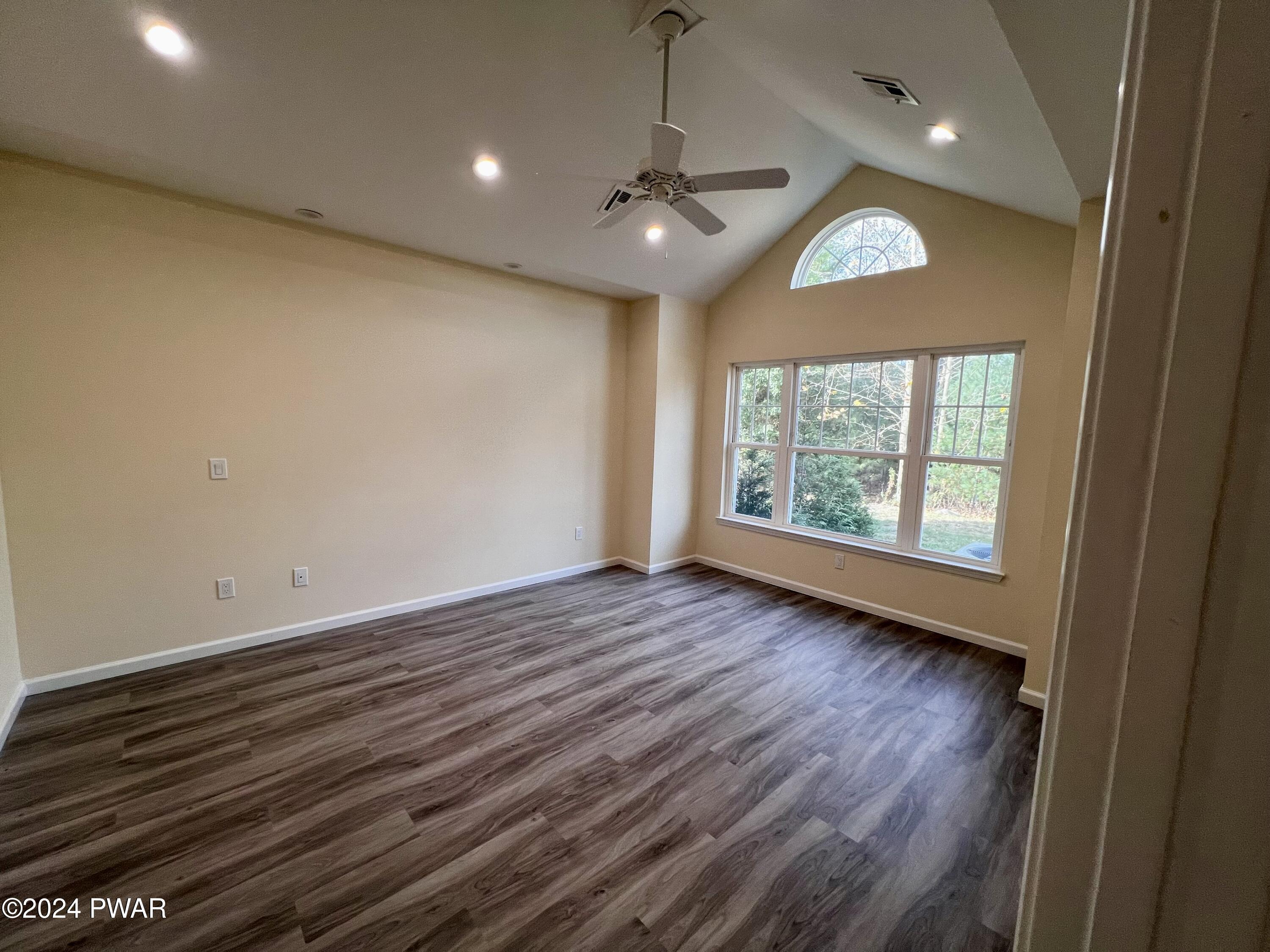 404 MacIntosh Way Matamoras, PA 18336 - Photo 15 of 37