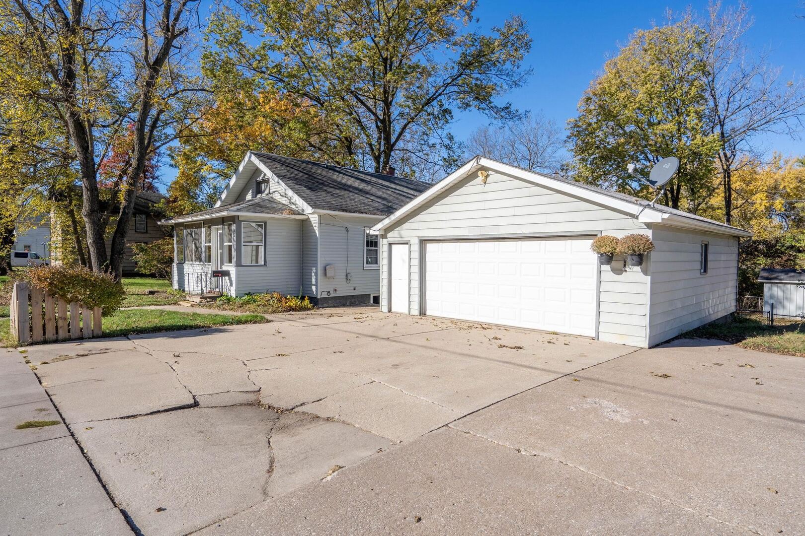 313 North 20th Street East Moline, IL 61244 - Photo 2 of 13 a front view of a house with a yard and garage