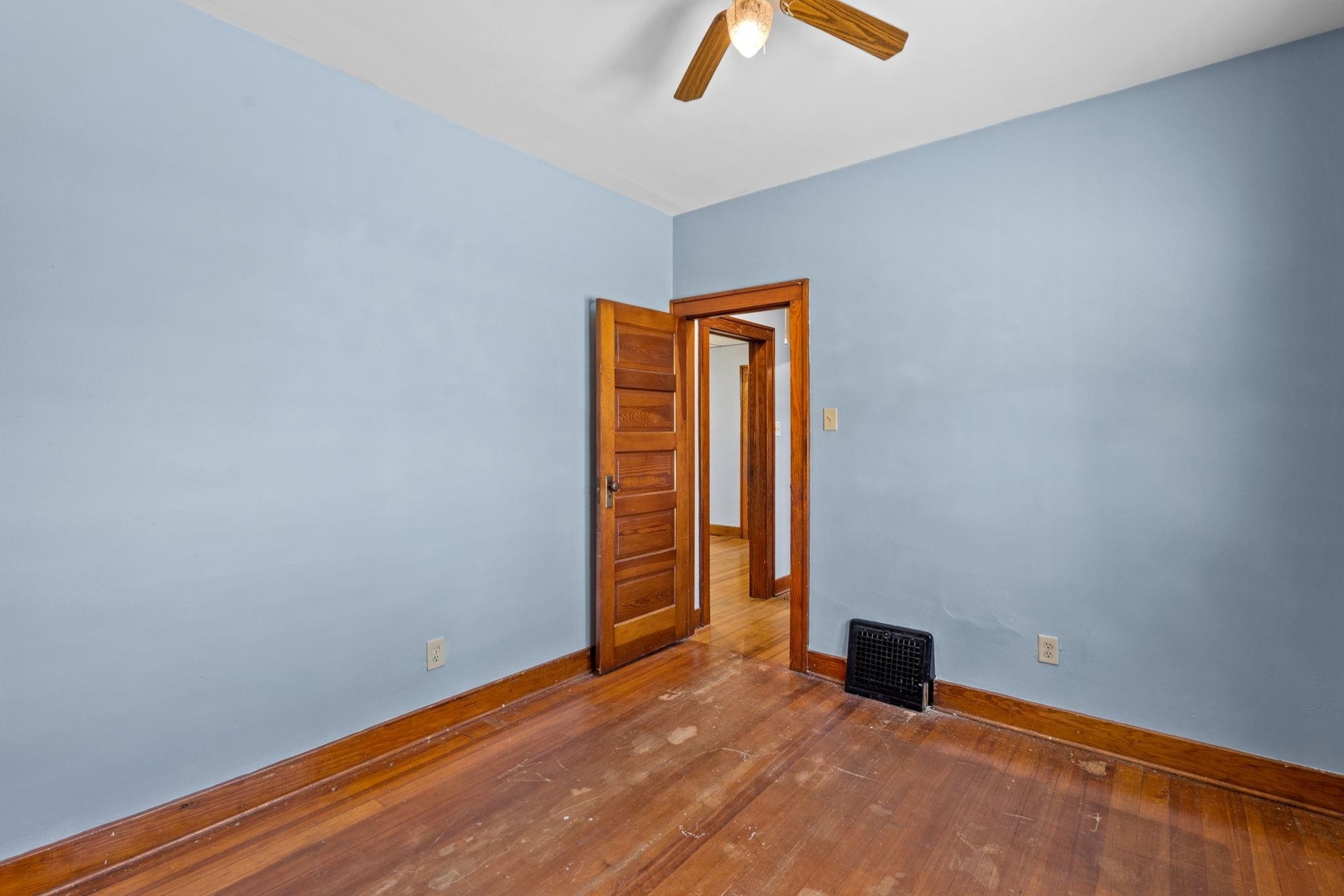 313 North 20th Street East Moline, IL 61244 - Photo 8 of 13 an empty room with closet