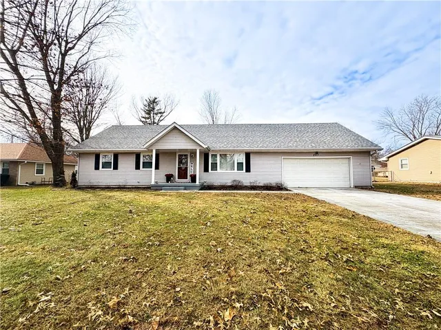 $240,000 | 207 Gunsmoke Drive, Clinton, MO 64735