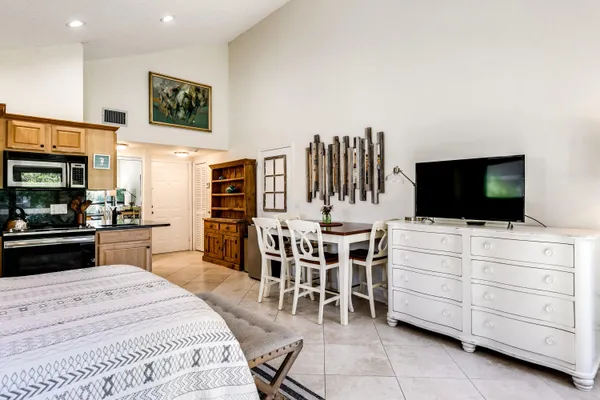 $3,500 | 11863 Wimbledon Circle, Unit 527, Wellington, FL 33414