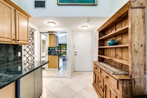 $3,500 | 11863 Wimbledon Circle, Unit 527, Wellington, FL 33414