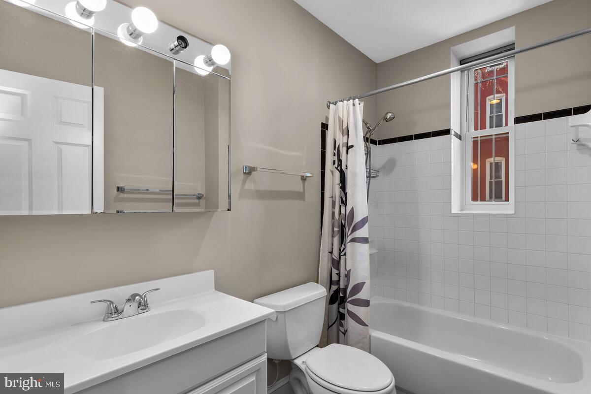 1423 R Street Northwest, Unit 102 Washington, DC 20009 - Photo 22 of 28 Primary Bathroom
