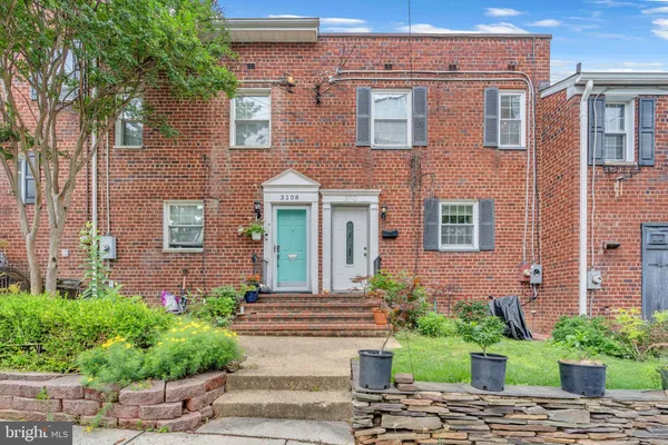 $3,700 | 3110 Landover Street, Alexandria, VA 22305