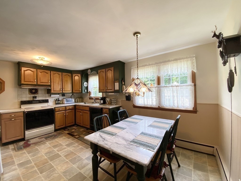 71 Old Farm Road Chicopee, MA 01020 - Photo 4 of 38 Gallery Image 4