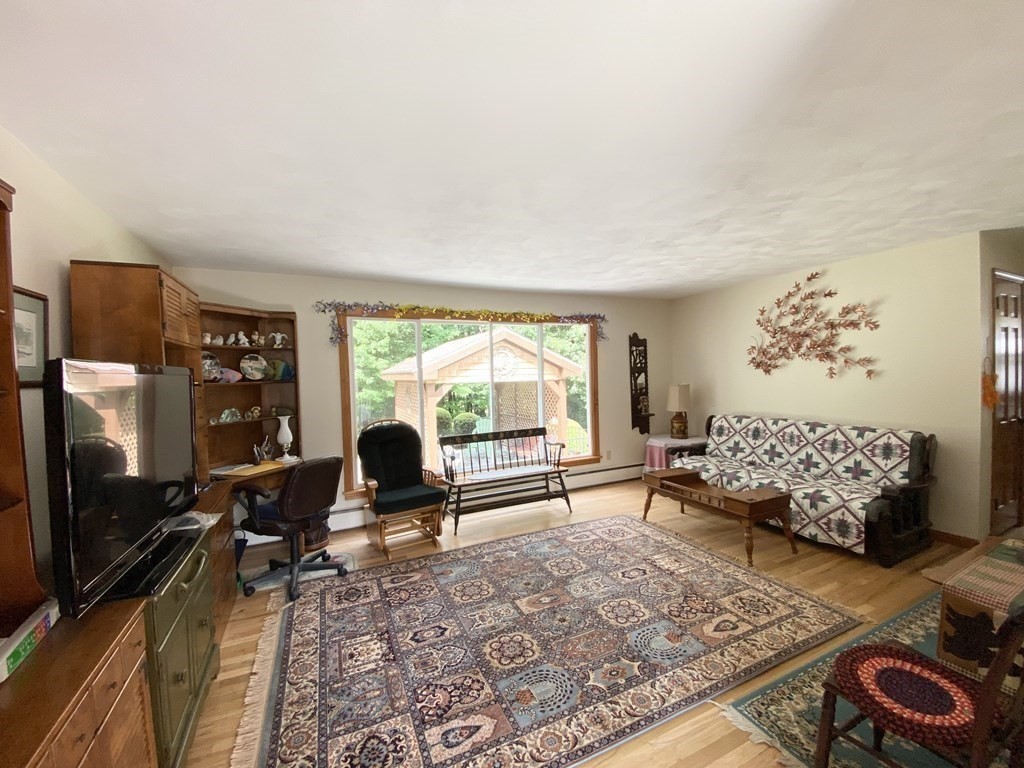 71 Old Farm Road Chicopee, MA 01020 - Photo 7 of 38 Gallery Image 7