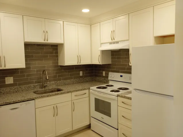 $1,775 | 950 South Kanner Highway, Unit A21, Stuart, FL 34994