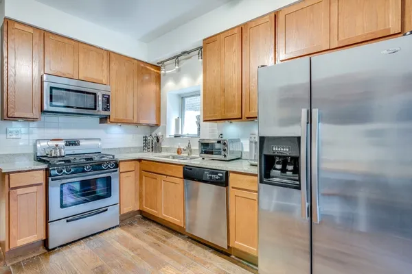 $3,450 | 931 West Newport Avenue, Unit 1, Chicago, IL 60657
