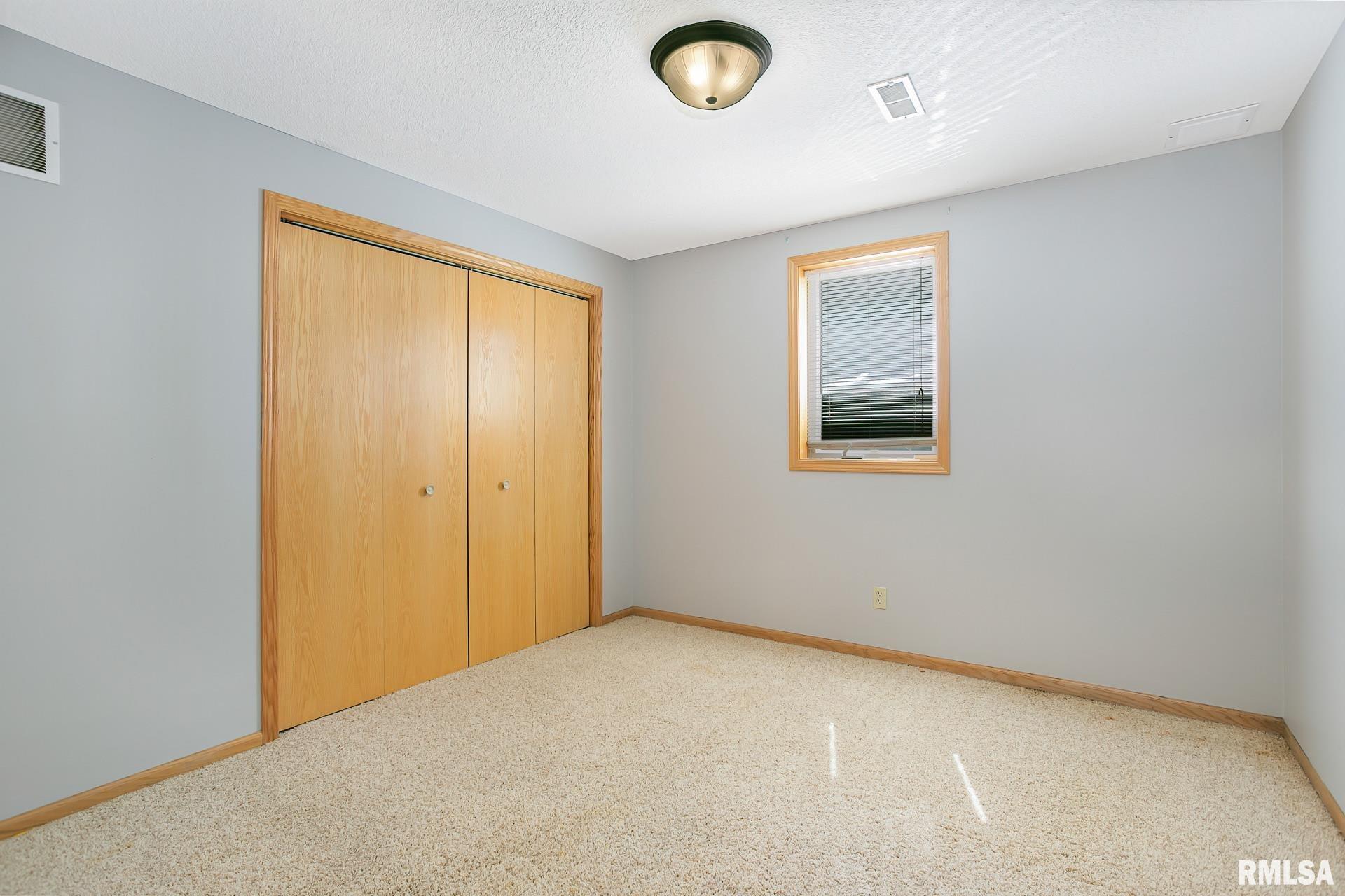2085 Ashford Road Bettendorf, IA 52722 - Photo 21 of 32 Gallery Image 21