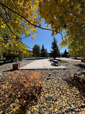 a view of a water fountain