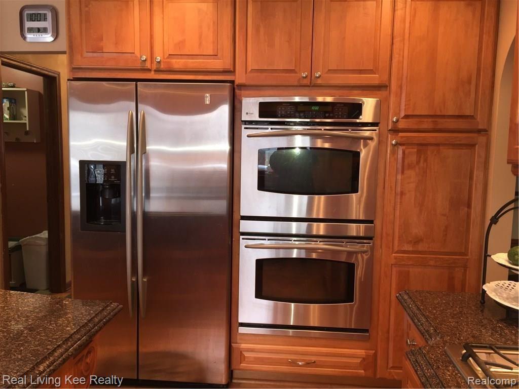 1739 Rapids Way Rochester Hills, MI 48309 - Photo 14 of 31