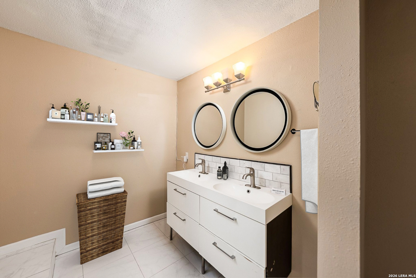 7711 Callaghan Road, Unit 805 San Antonio, TX 78229 - Photo 21 of 33 a bathroom with a sink and a mirror