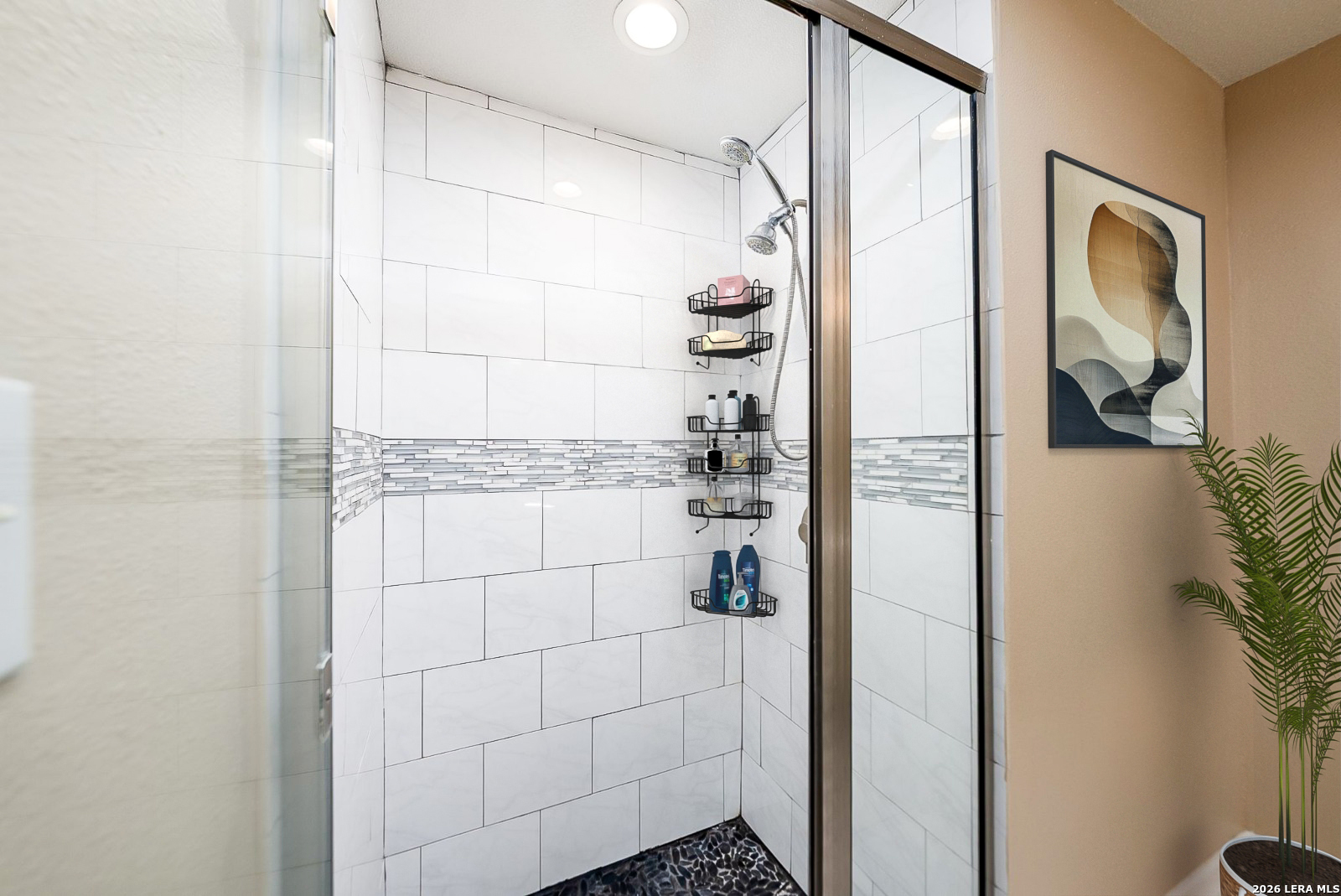 7711 Callaghan Road, Unit 805 San Antonio, TX 78229 - Photo 23 of 33 a bathroom with a shower