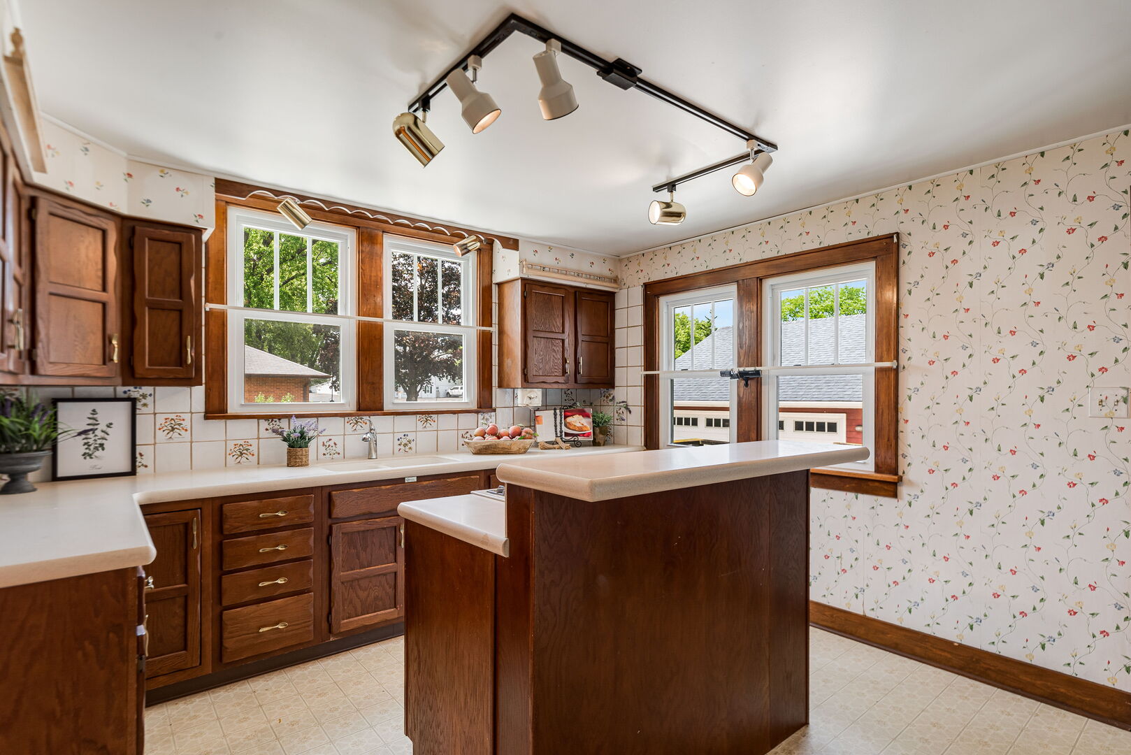 285 Chestnut Street Antioch, IL 60002 - Photo 7 of 27