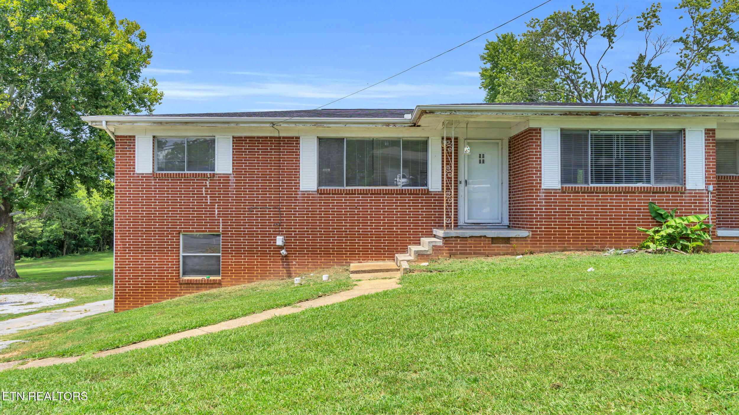 2103 McBrien Road, Unit A & B Chattanooga, TN 37412 - Photo 21 of 39 Front of Duplex