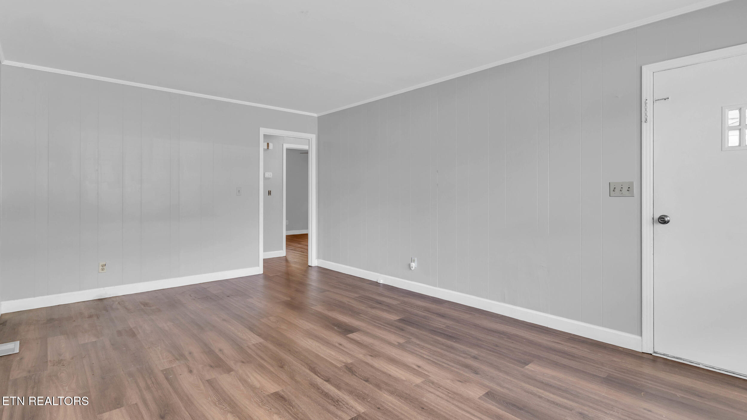 2103 McBrien Road, Unit A & B Chattanooga, TN 37412 - Photo 6 of 39 Entry/Living Area