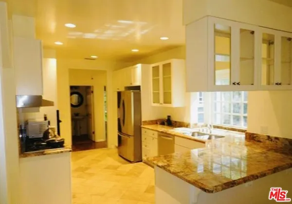 $7,250 | 818 North Beverly Glen Boulevard, Los Angeles, CA 90077