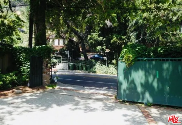 $7,250 | 818 North Beverly Glen Boulevard, Los Angeles, CA 90077