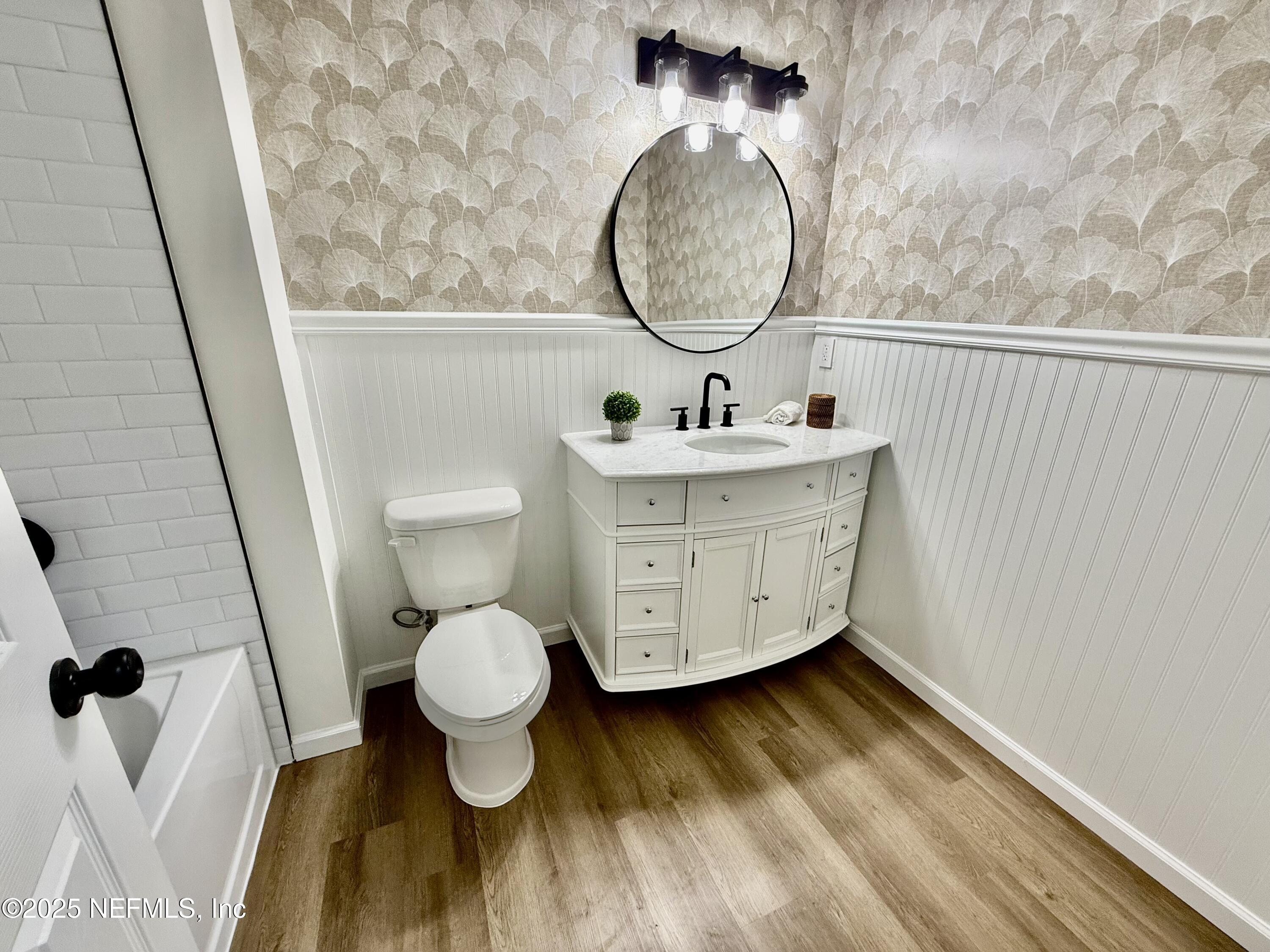3951 Raintree Road Jacksonville, FL 32277 - Photo 14 of 18 Hall bath