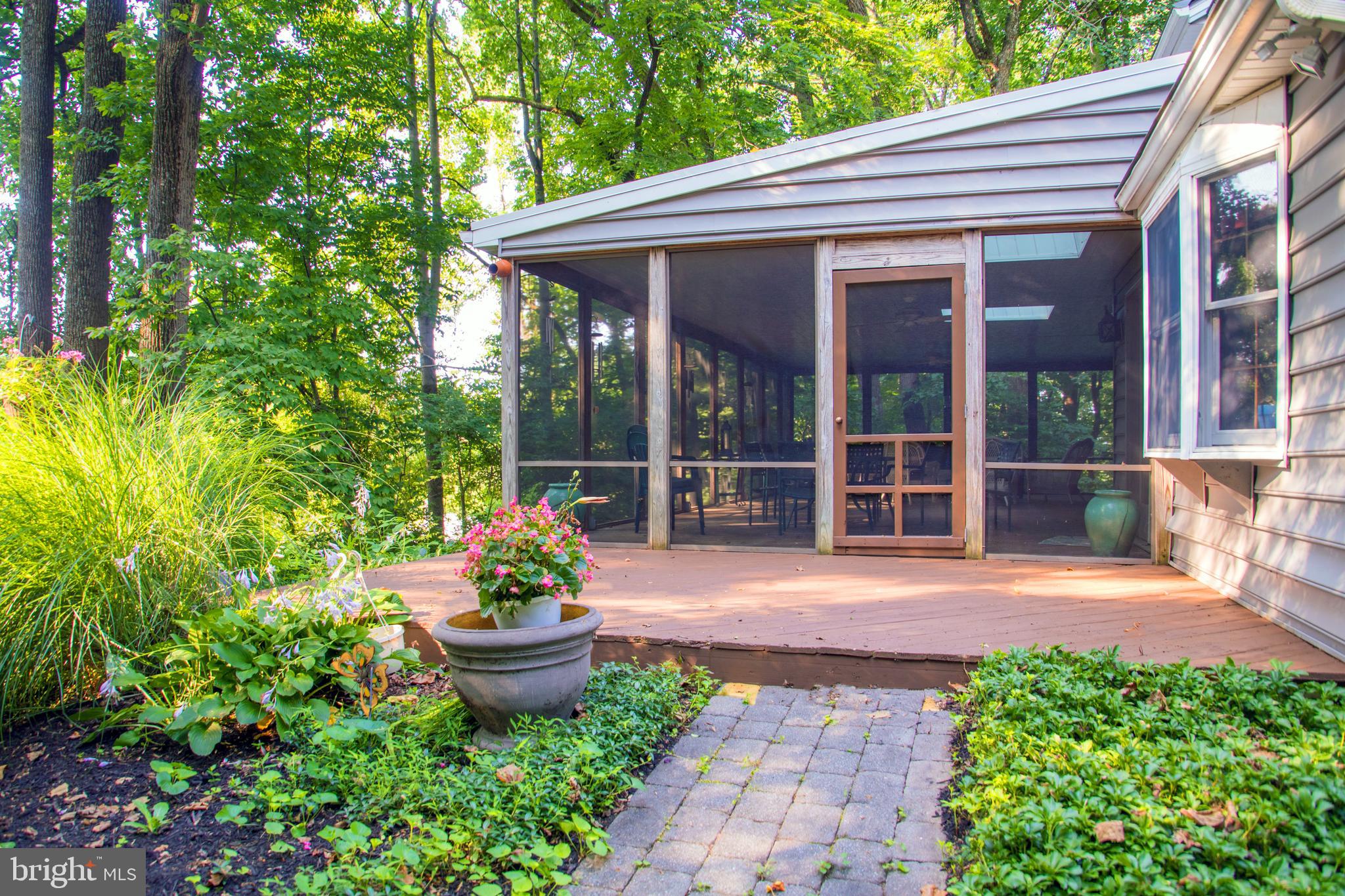 34 Rabbit Run Lane Glenmoore, PA 19343 - Photo 22 of 59 Deck and Large screened in porch
