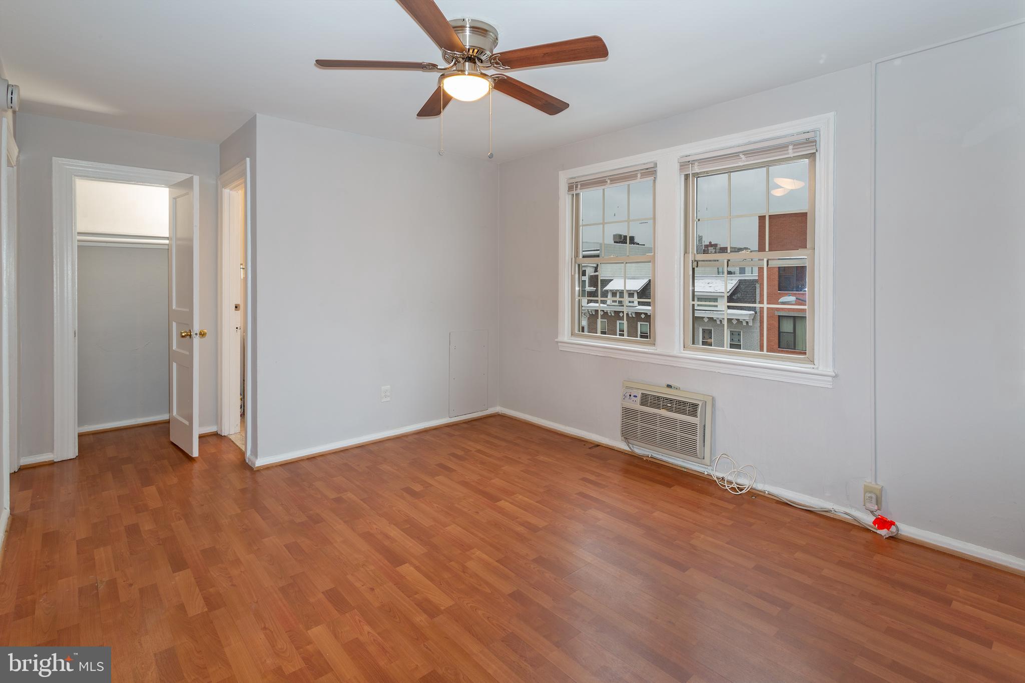 2415 Ontario Road Northwest, Unit 302 Washington, DC 20009 - Photo 9 of 23 Living Area