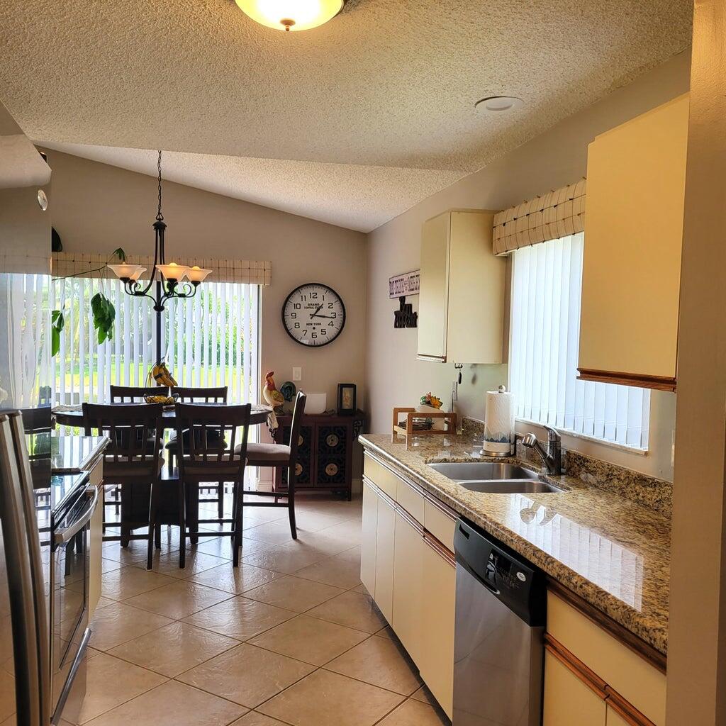 11152 Highland Circle Boca Raton, FL 33428 - Photo 11 of 37 Kitchen 1
