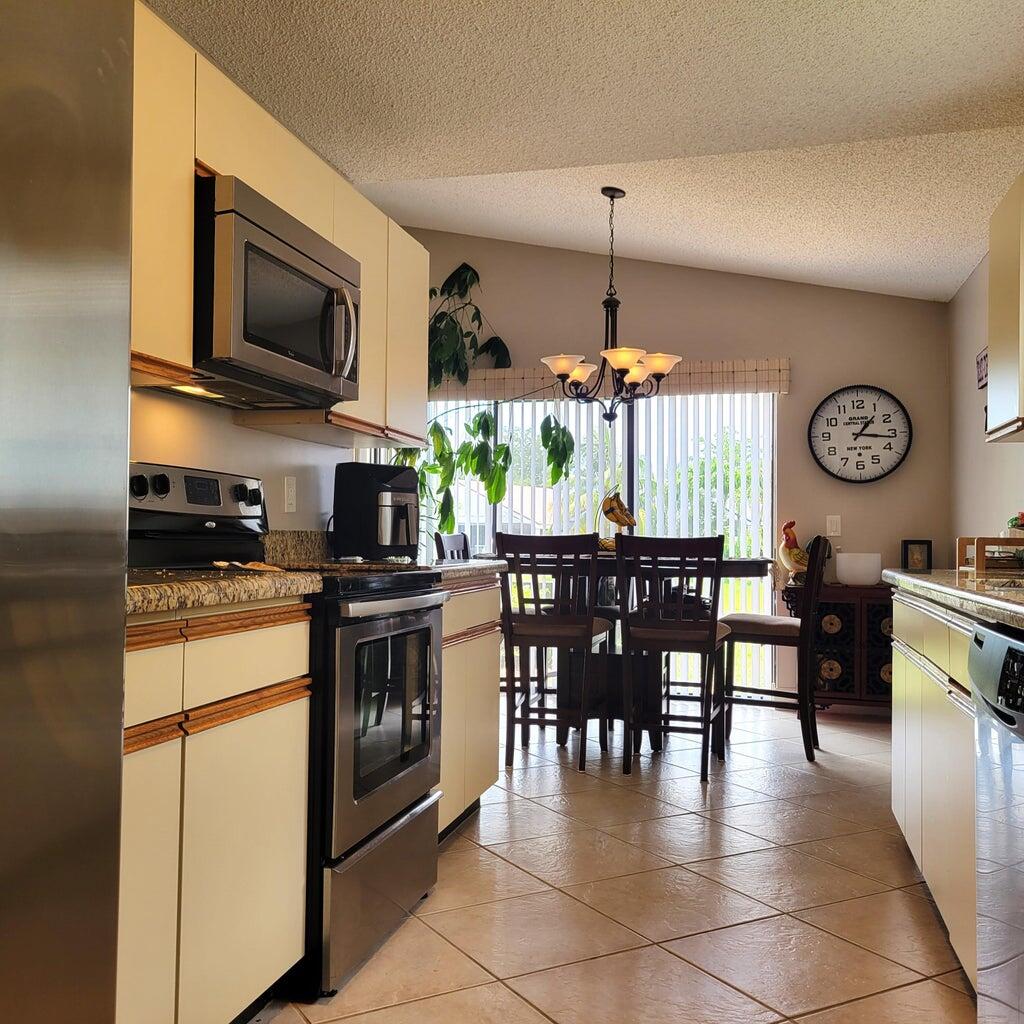 11152 Highland Circle Boca Raton, FL 33428 - Photo 12 of 37 Kitchen 2