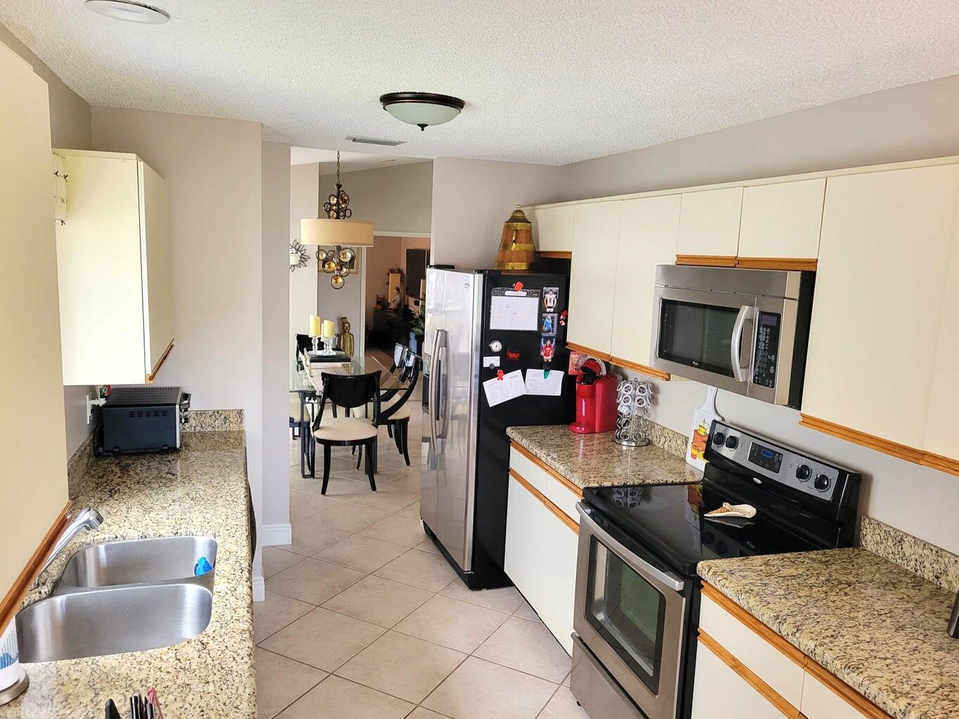 11152 Highland Circle Boca Raton, FL 33428 - Photo 13 of 37 Kitchen 3