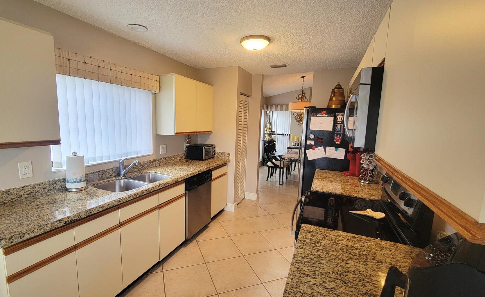 11152 Highland Circle Boca Raton, FL 33428 - Photo 14 of 37 Kitchen 4