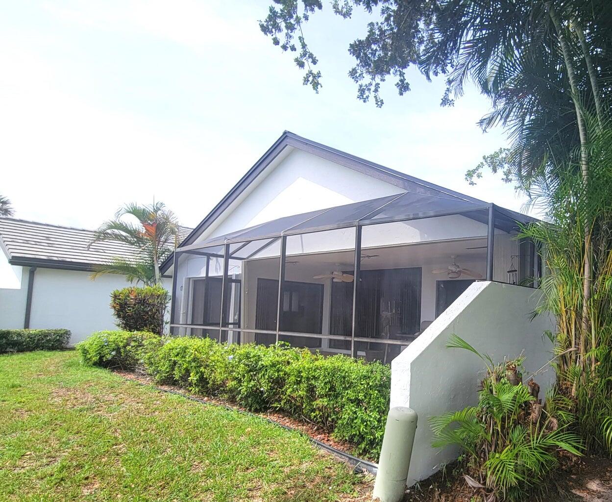 11152 Highland Circle Boca Raton, FL 33428 - Photo 6 of 37 Backyard - 2