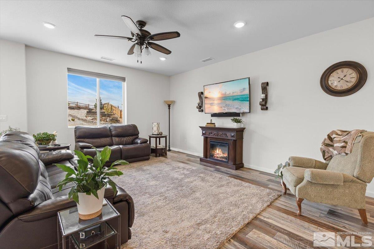 8555 Spearhead Way Reno, NV 89506 - Photo 4 of 38 Photo 4