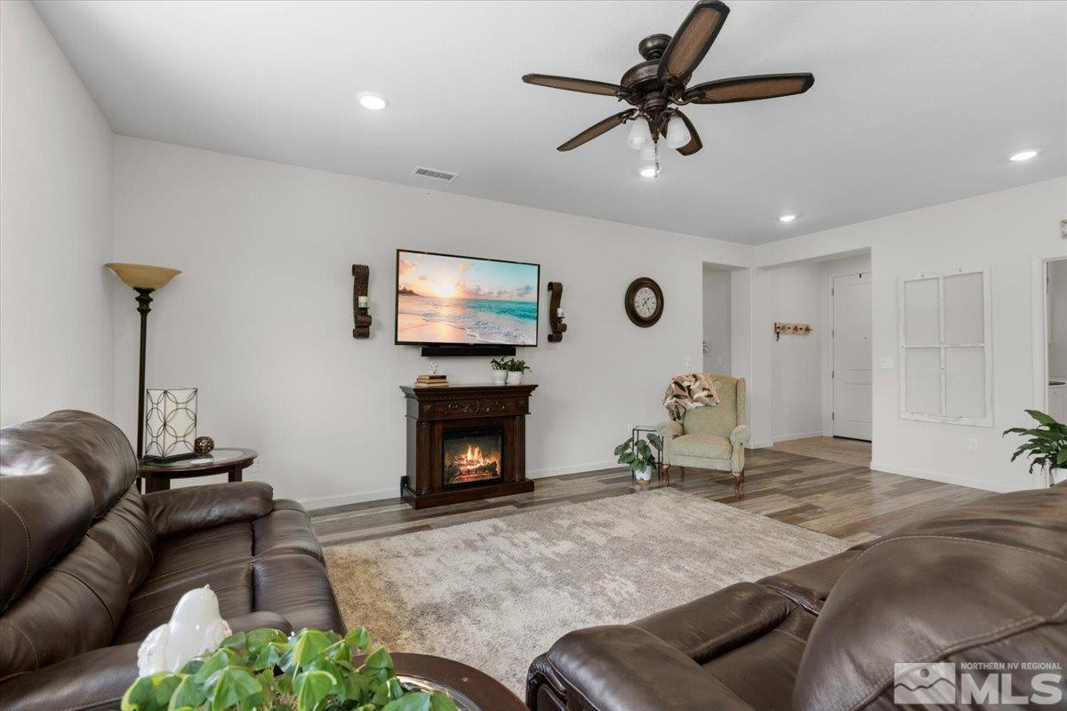 8555 Spearhead Way Reno, NV 89506 - Photo 5 of 38 Photo 5