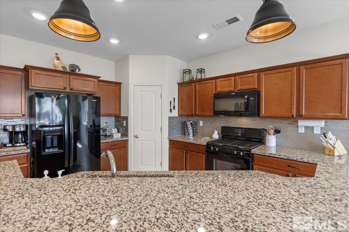8555 Spearhead Way Reno, NV 89506 - Photo 9 of 38 Photo 9