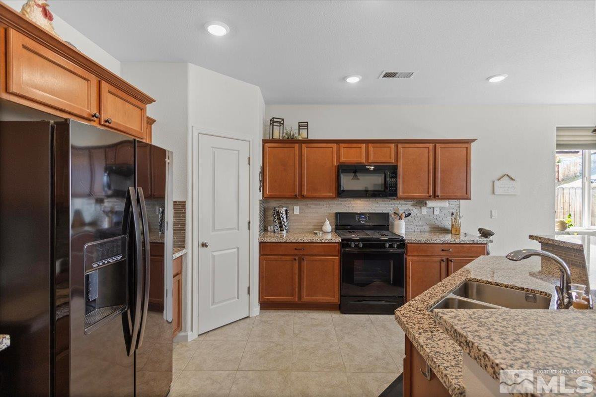 8555 Spearhead Way Reno, NV 89506 - Photo 10 of 38 Photo 10