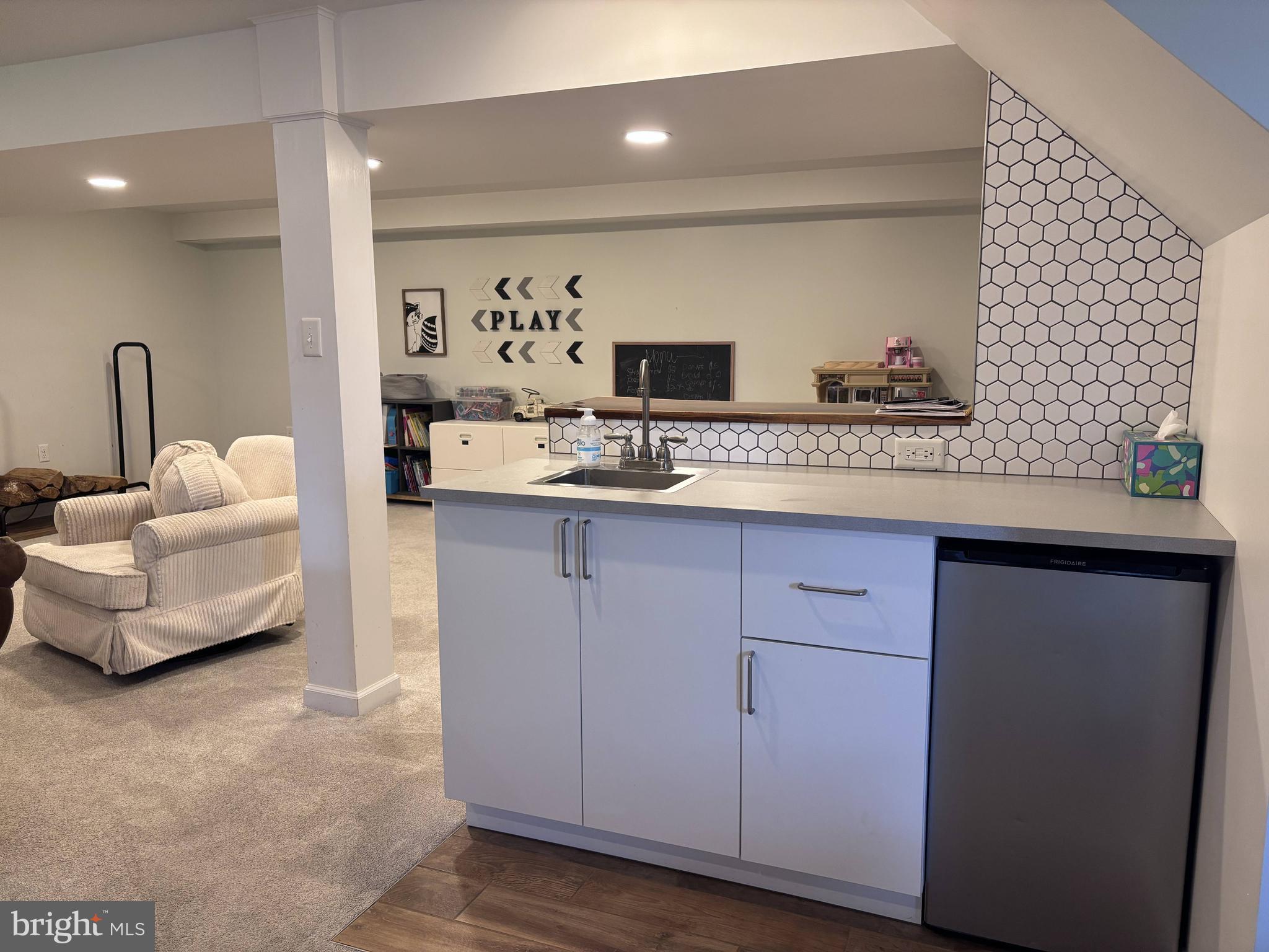 1119 East Meadow Road Manheim, PA 17545 - Photo 18 of 29 a living room with furniture and a potted plant