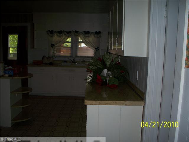 178 Case School Road Madison, NC 27025 - Photo 5 of 7 Kitchen.