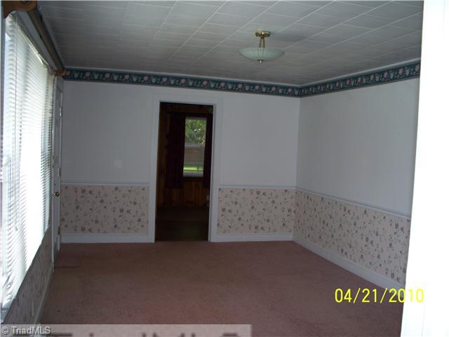 178 Case School Road Madison, NC 27025 - Photo 6 of 7 Living Room.