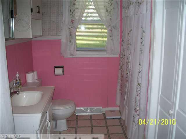 178 Case School Road Madison, NC 27025 - Photo 7 of 7 Master Bath/Spa.