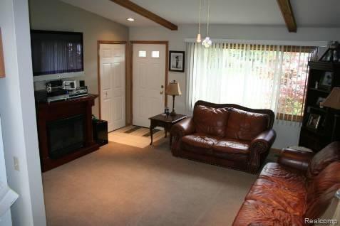 2384 Longview Avenue Rochester, MI 48307 - Photo 2 of 6 P171020_1557167_1