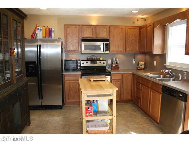 254 North Bridgewater Road Mount Airy, NC 27030 - Photo 4 of 16 Kitchen.