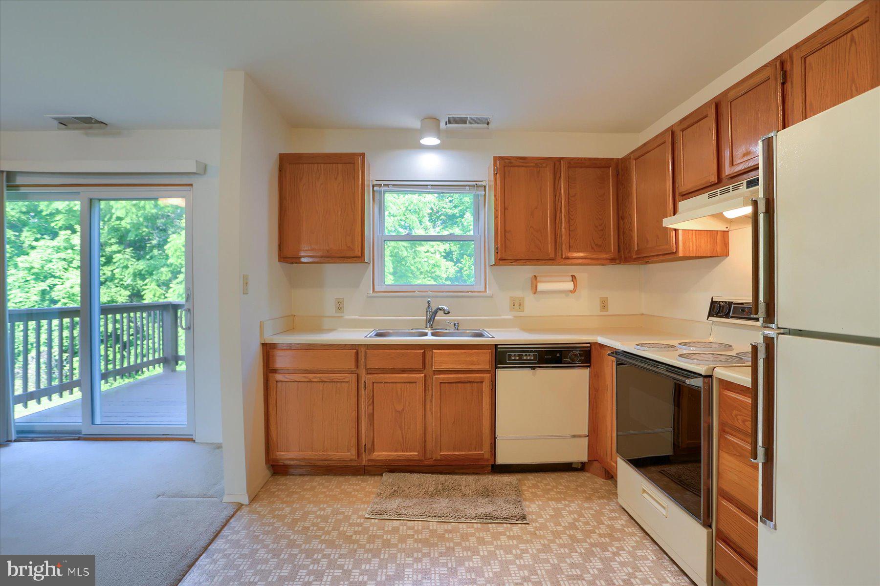 446 Mill Race Road Carlisle, PA 17013 - Photo 12 of 40 Kitchen