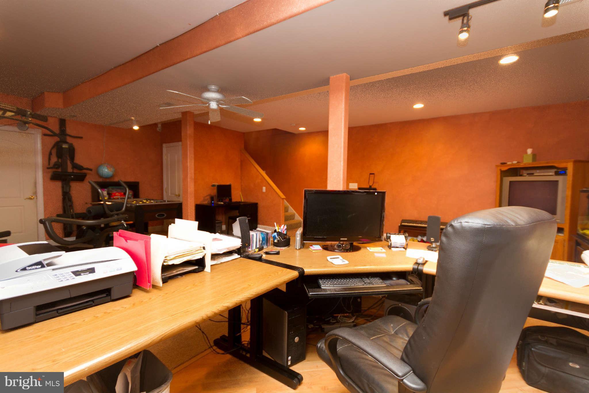 864 Shore Acres Road Arnold, MD 21012 - Photo 22 of 30 Lowe Level Office--Spacious and Quiet
