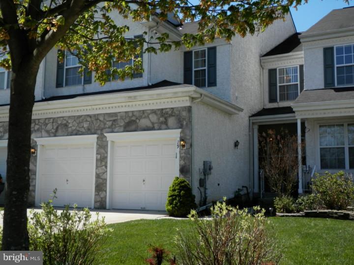 19 Chapel Hill Road Mount Laurel, NJ 08054 - Photo 1 of 25 Gallery Image 1