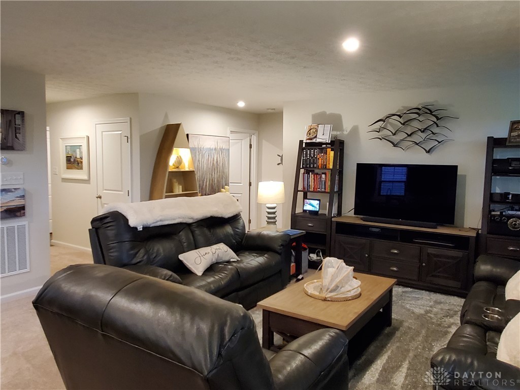 209 South Tuttle Road Springfield, OH 45505 - Photo 10 of 31