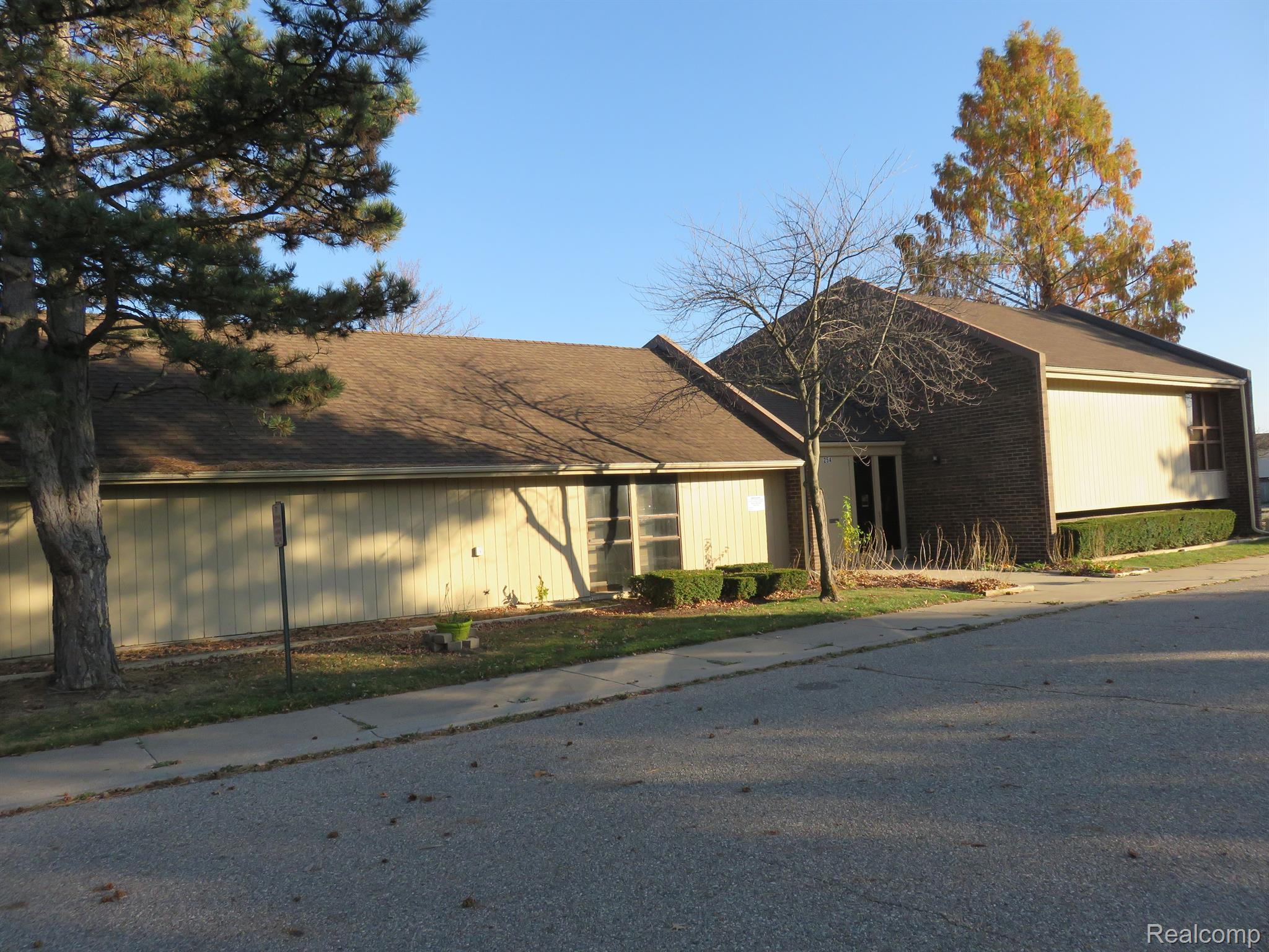 680 Tennyson, Unit 11 Rochester, MI 48307 - Photo 22 of 24 Gallery Image 22