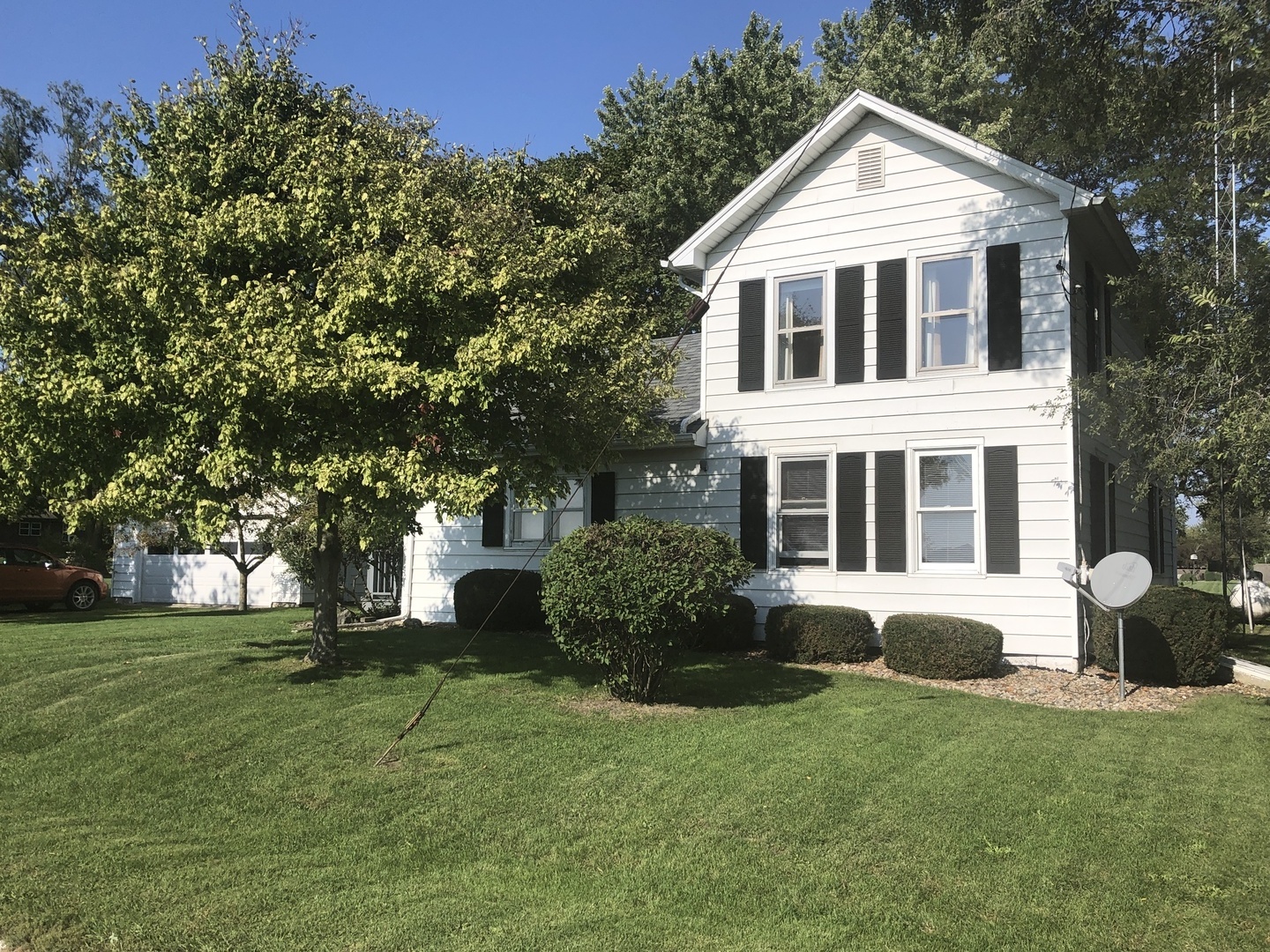 7968 South Sugar Island Road Chebanse, IL 60922 - Photo 1 of 39 a front view of a house with a yard