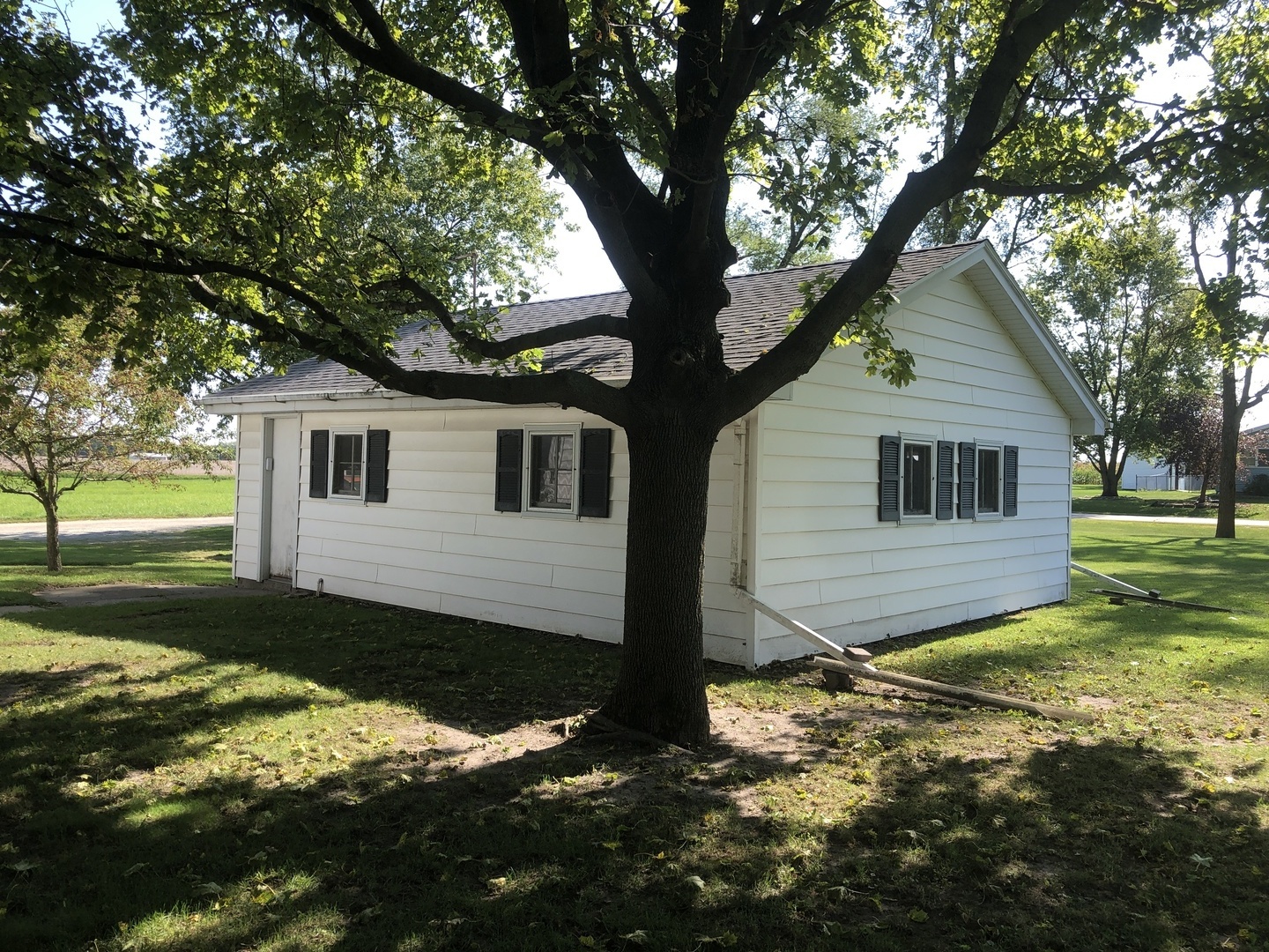 7968 South Sugar Island Road Chebanse, IL 60922 - Photo 12 of 39 a view of a house with a yard