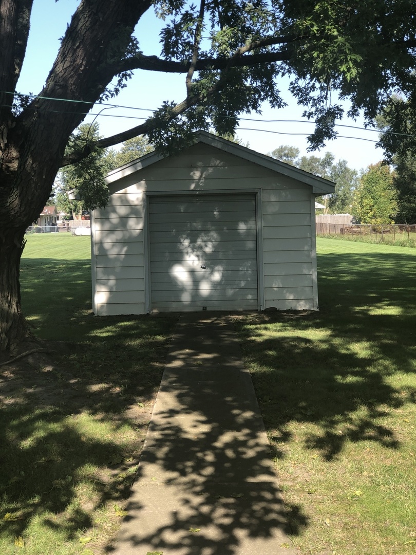 7968 South Sugar Island Road Chebanse, IL 60922 - Photo 10 of 39 a view of a house