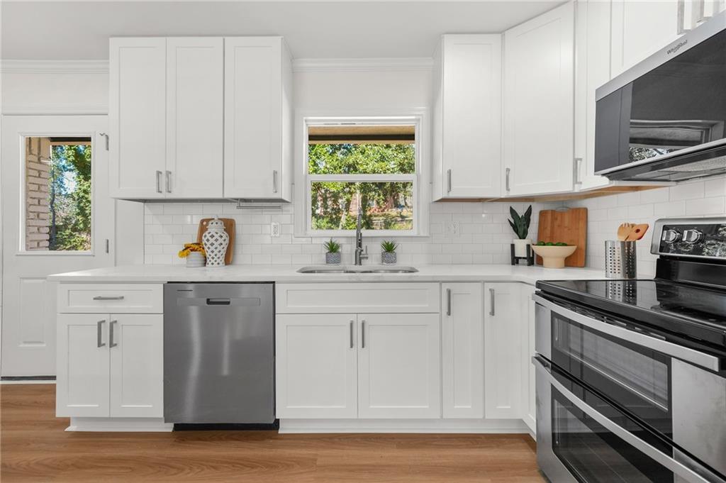 2645 Brandon Road Atlanta, GA 30337 - Photo 9 of 39